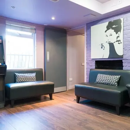 بيت شباب The Times - Camden Place