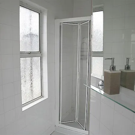 The Times - Camden Place بيت شباب