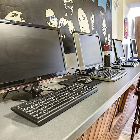 The Times - Camden Place بيت شباب