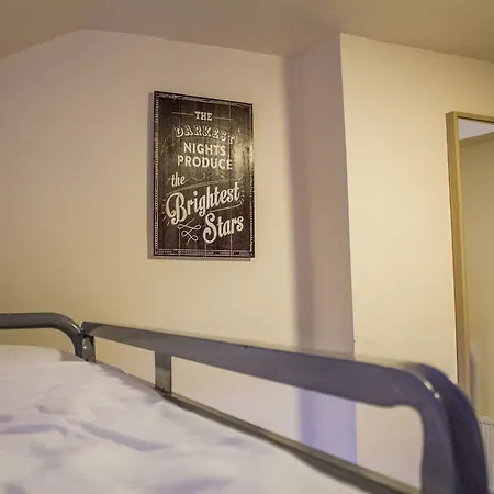 بيت شباب The Times - Camden Place *