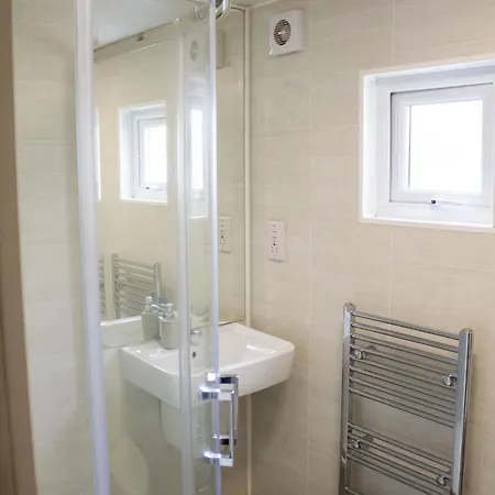 The Times - Camden Place بيت شباب