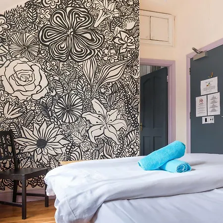 بيت شباب The Times - Camden Place *